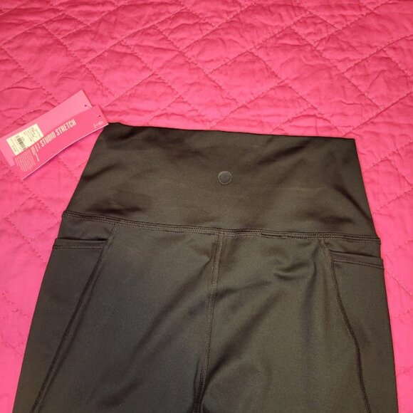 Lilly Pulitzer Luxletic Carpe Vida Flare Legging – Size M, Onyx Black - Picture 3 of 7